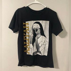 Aaliyah singer black shirt